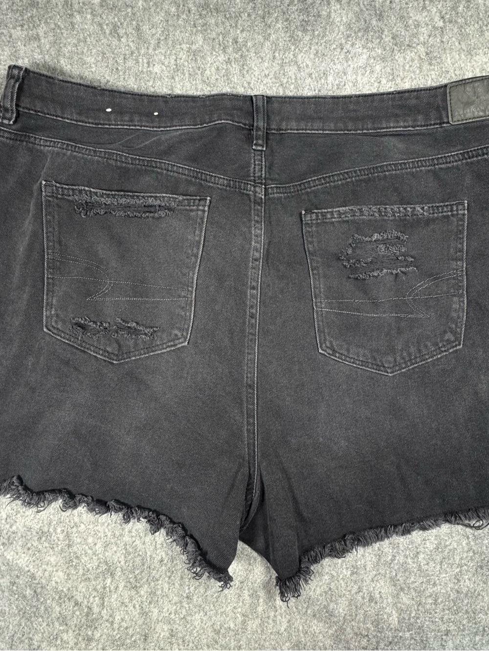 American Eagle Outfitters Black Distressed Denim Cutoff Shorts Size 20 - Picture 2 of 8